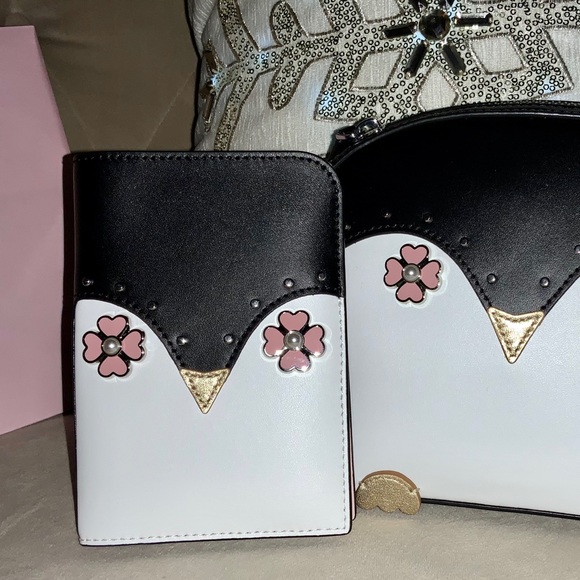 Kate Spade leather passport/ wallet - Picture 6 of 8